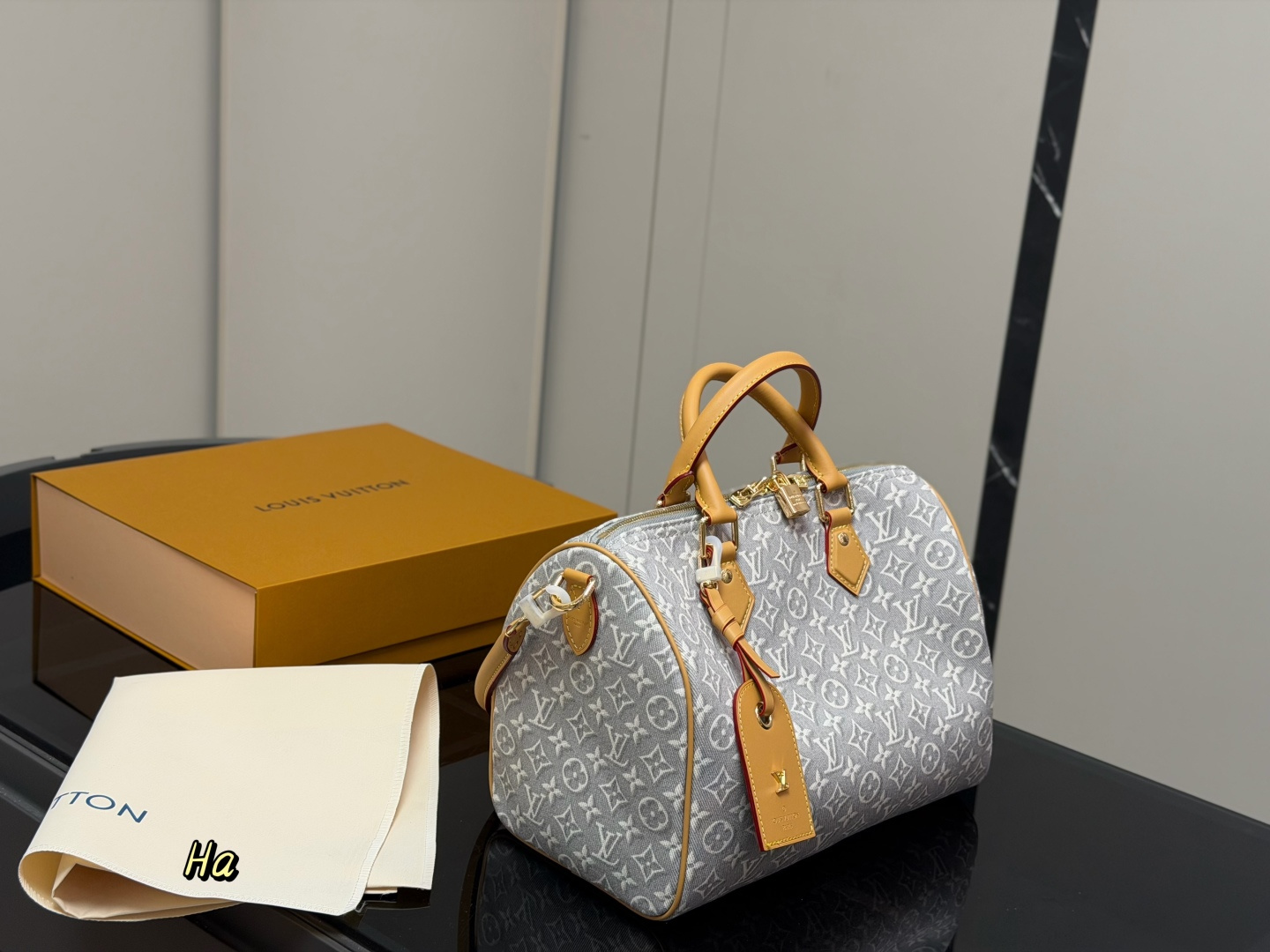 Louis Vuitton LV Keepall Women's Pillow Bag Cowhide Leather